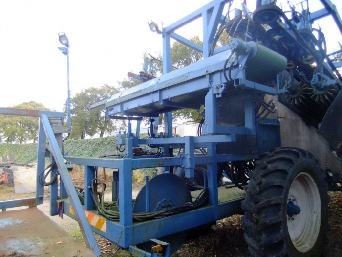 3505 Asa-Lift leek harvester trailed with automatic box system
