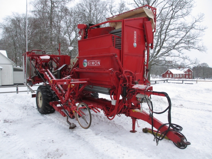 3519 Simon carrot harvester 1 row with bunker