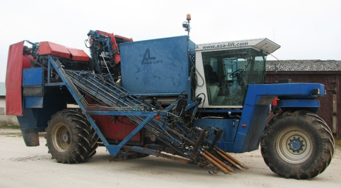 3327 Asa-Lift selfpropelled  carrot harvester 2 rows 