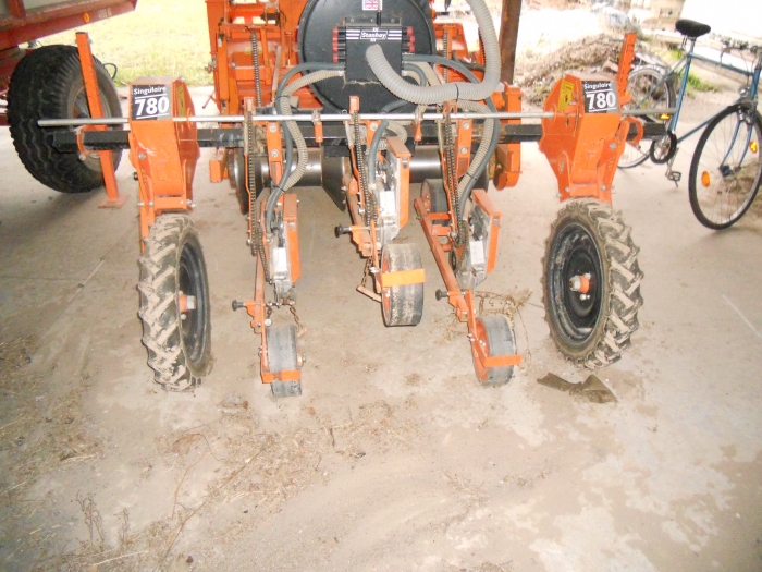 3209 Stanhay/Struik carrot bed and seeder combination