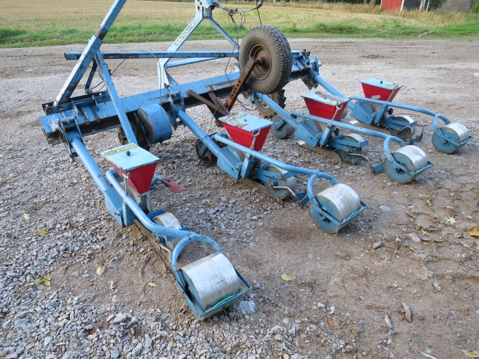 3889 Nibex 300 4 row precision seeder