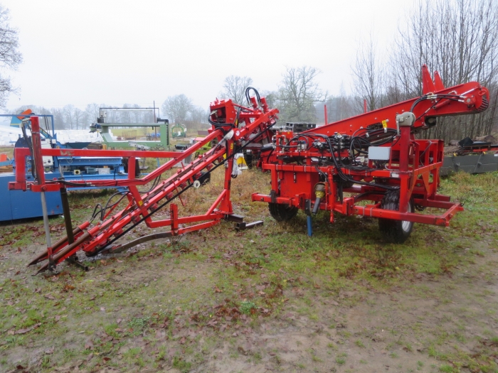 3920 Dewulf P3CC carrot harvester with auto box system