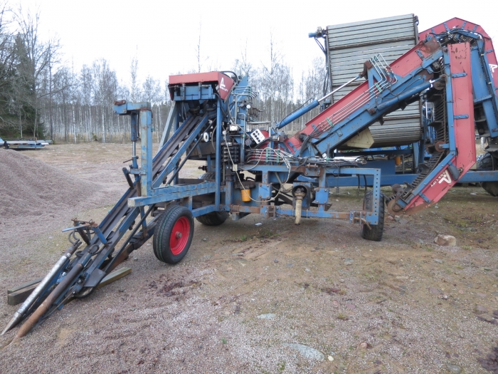 3975 Asa-Lift Möhrenroder 1 Reihe mit Elevator