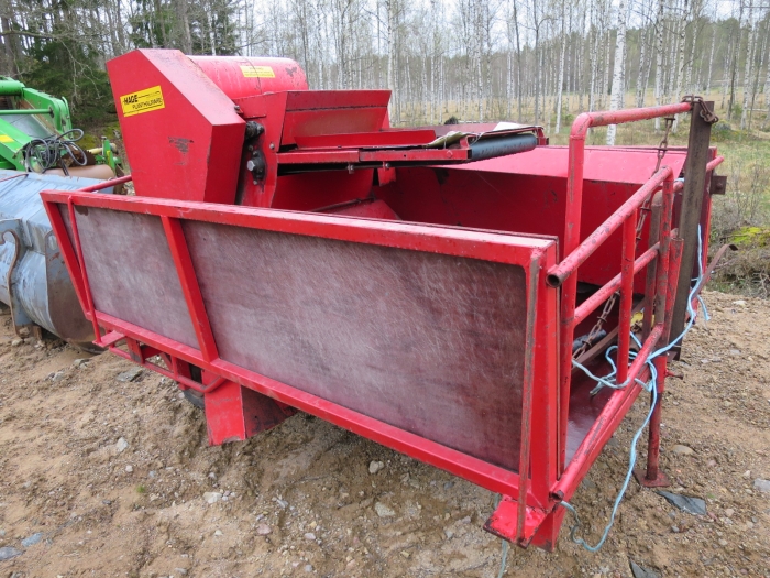 4061 Hage Teknik straw feeder