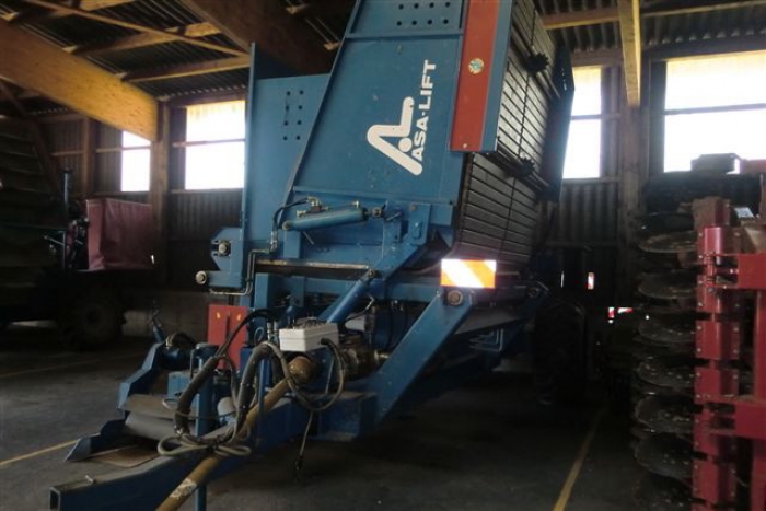 3298 ASA-LIFT onion loader with bunker