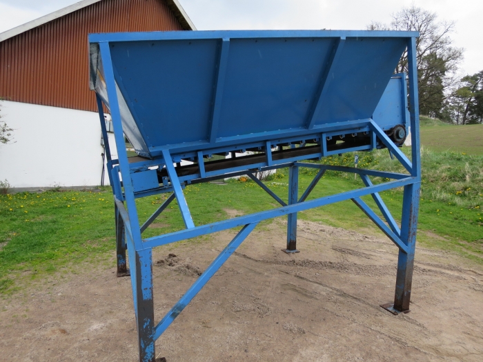 4070 EMVE bunker with conveyor