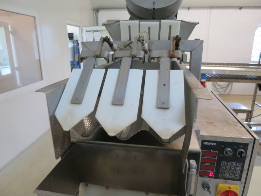 4119 Limas Step Peeler with Knife Peeling step