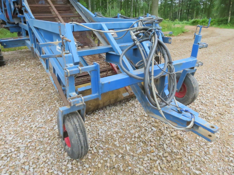 4129 Asa-Lift onion loader Samso model with elevator