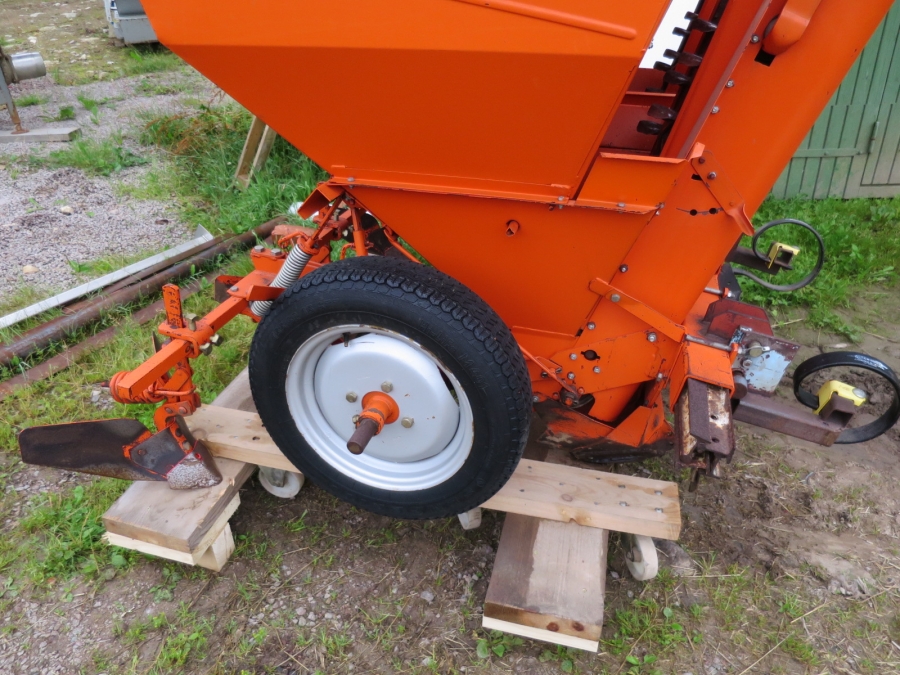 4158 Underhaug Kartoffellegemaschine 2 Reihe