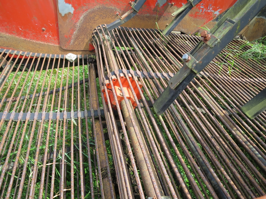 4163 Amac potato harvester 2 row with elevator
