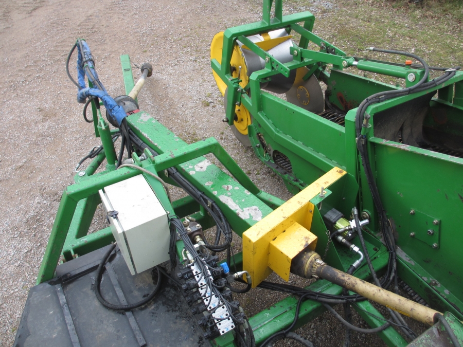 4164 Juko 1 row trailed potato harvester