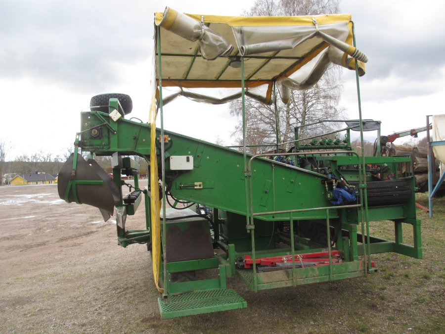 4164 Juko 1 row trailed potato harvester