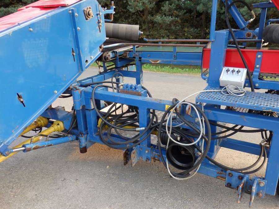 4167 Asa-Lift cabbage harvester with elevator