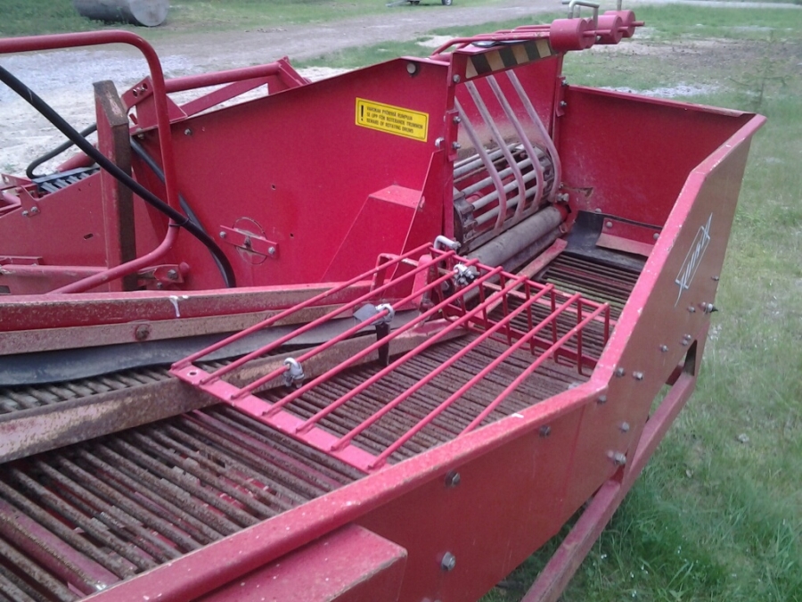 4168 Juko Midi potato harvester mounted