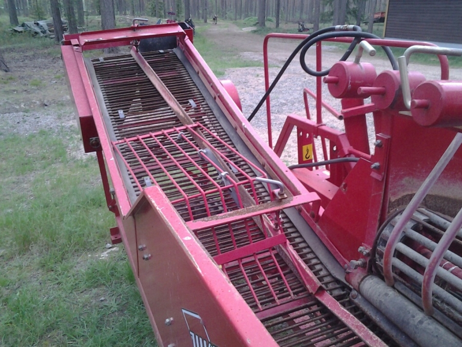 4168 Juko Midi potato harvester mounted