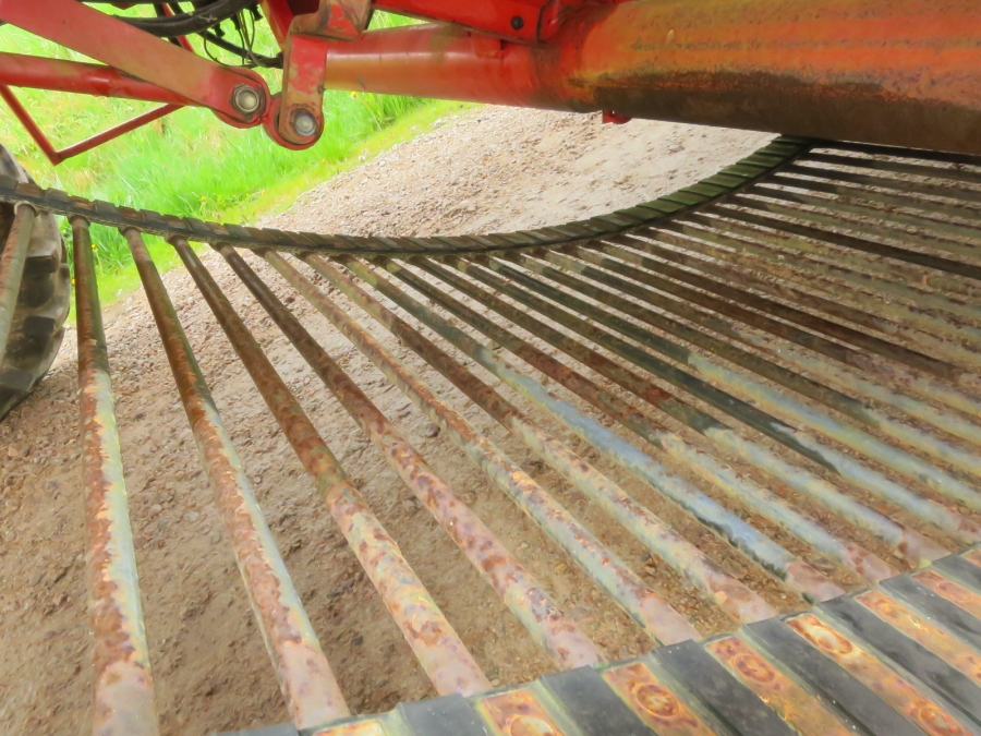 4201 Kverneland UN2100 potato harvester