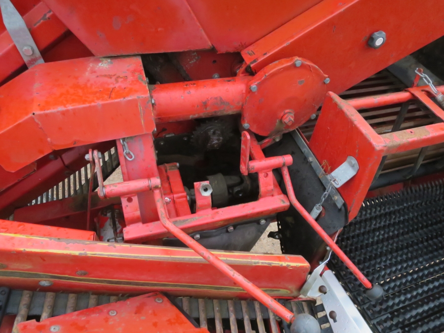 4201 Kverneland UN2100 potato harvester
