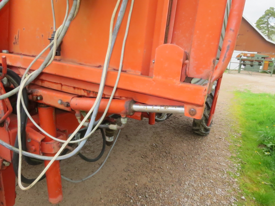 4201 Kverneland UN2100 potato harvester