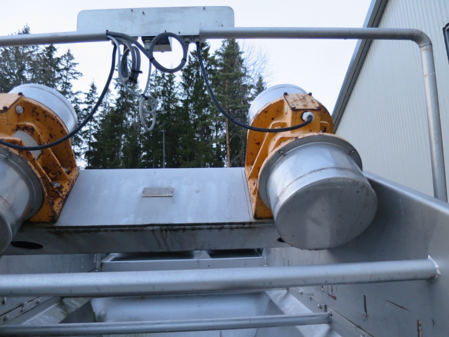 4225 vibratory feeder 1200 mm