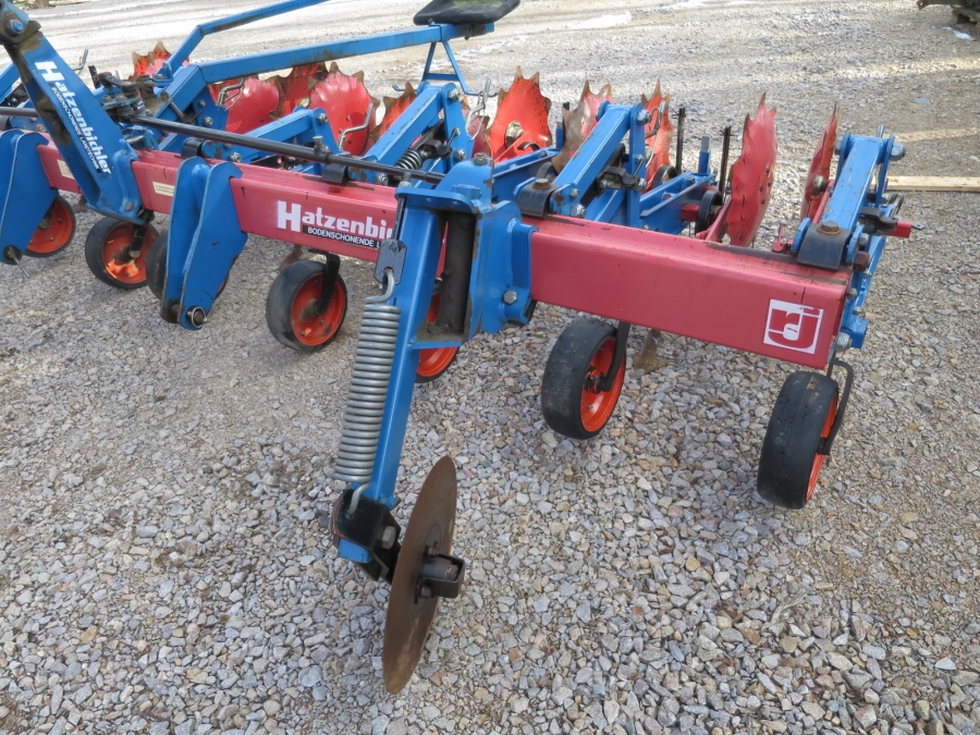 4263 Hatzenbichler row crop cleaner 7 row with steering