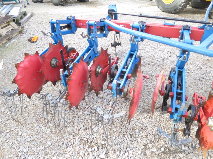 4263 Hatzenbichler row crop cleaner 7 row with steering