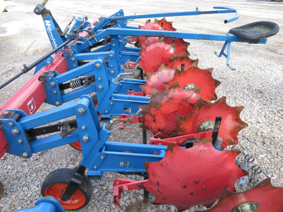 4263 Hatzenbichler row crop cleaner 7 row with steering