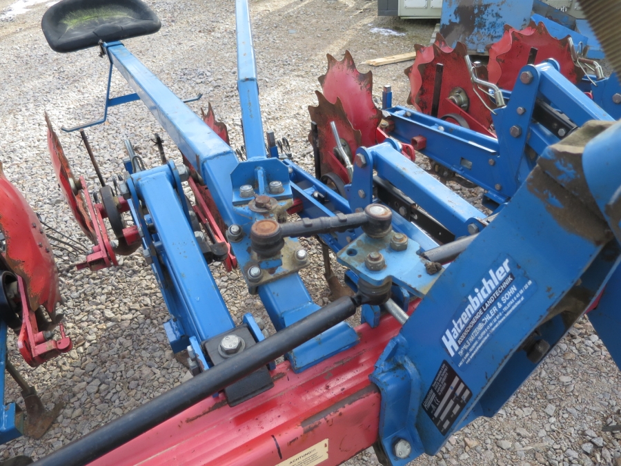 4263 Hatzenbichler row crop cleaner 7 row with steering