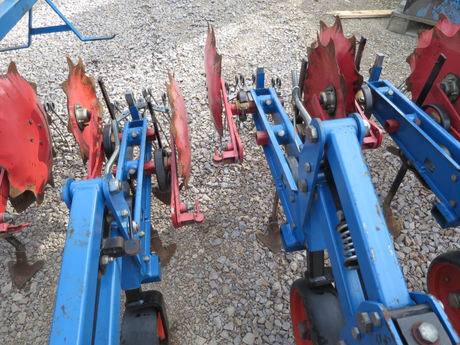 4263 Hatzenbichler row crop cleaner 7 row with steering