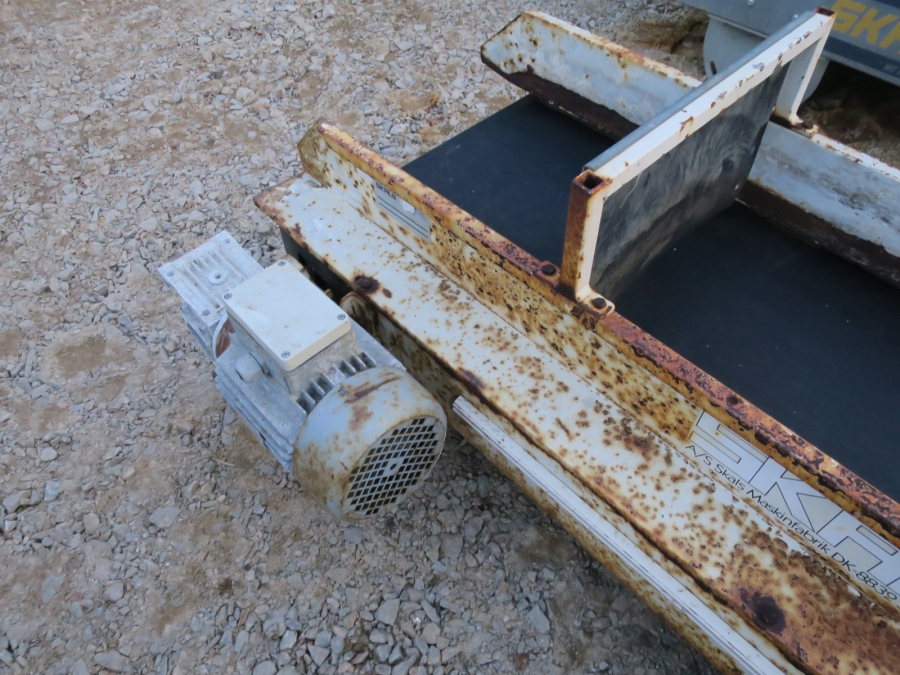 4307 SKALS conveyor on platform 2700x750mm