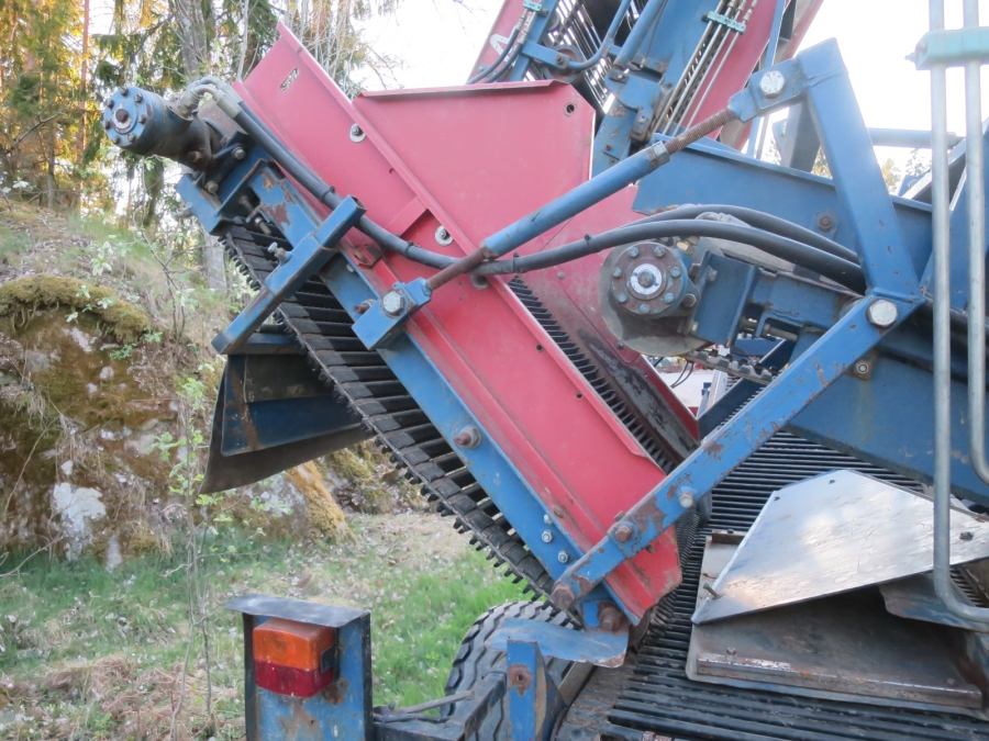 4350 Asa-Lift carrot harvester T-200E 2 row with elevator
