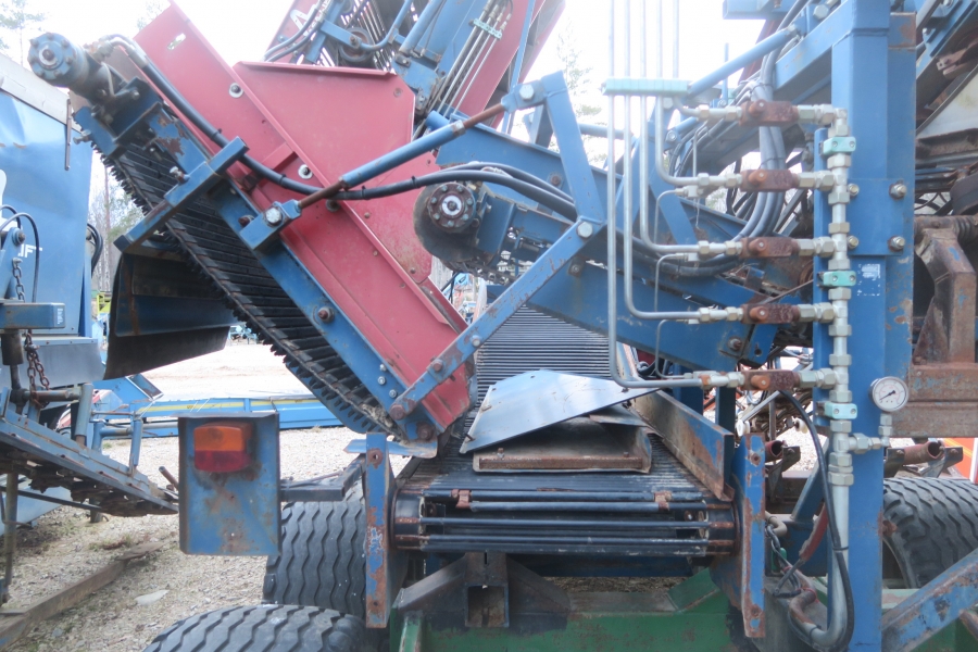 4350 Asa-Lift carrot harvester T-200E 2 row with elevator