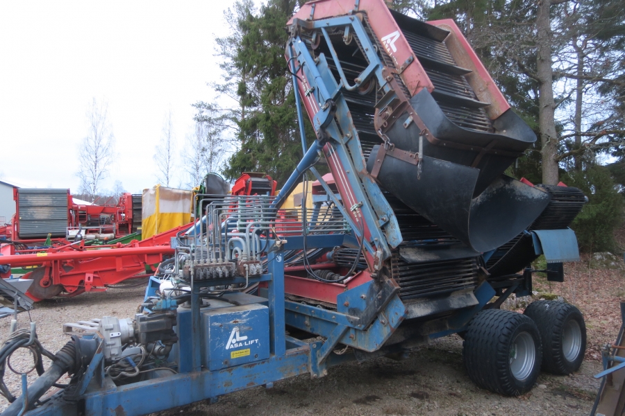 4350 Asa-Lift carrot harvester T-200E 2 row with elevator