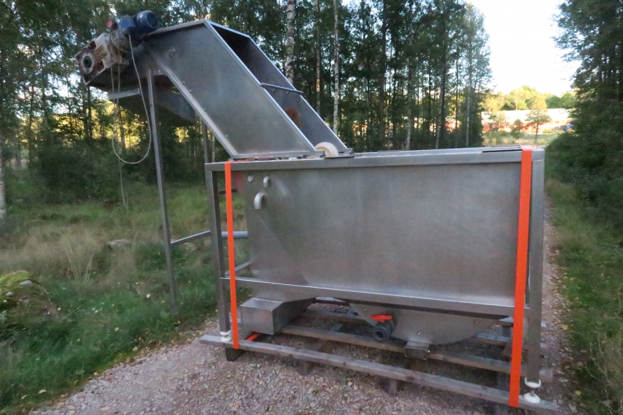 4396 Dornow Slide chain bunker with swan neck