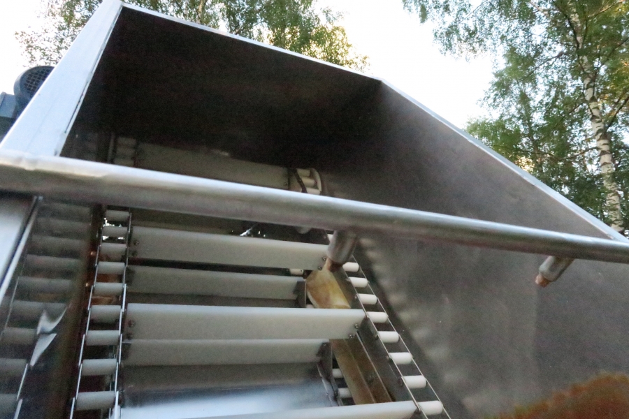 4396 Dornow Slide chain bunker with swan neck