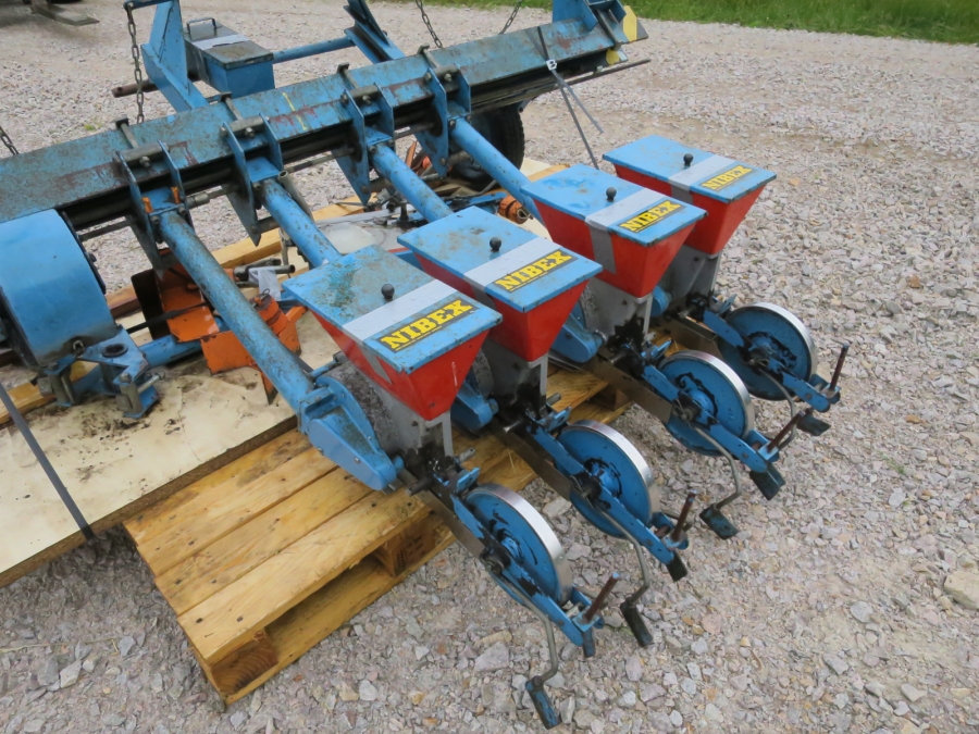 4403 Nibex 300 4 row seeder for carrots and other vegetables