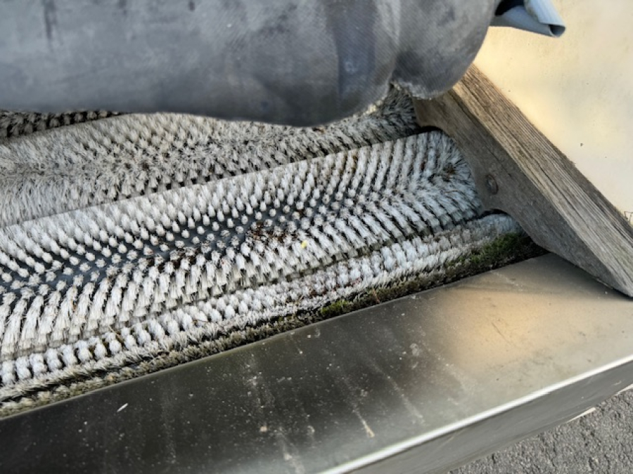 4413 EMVE Bürstenwaschmaschine 1000 mm x 12 Rollen