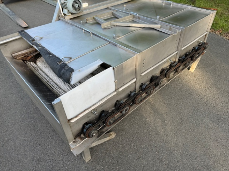 4413 EMVE Bürstenwaschmaschine 1000 mm x 12 Rollen
