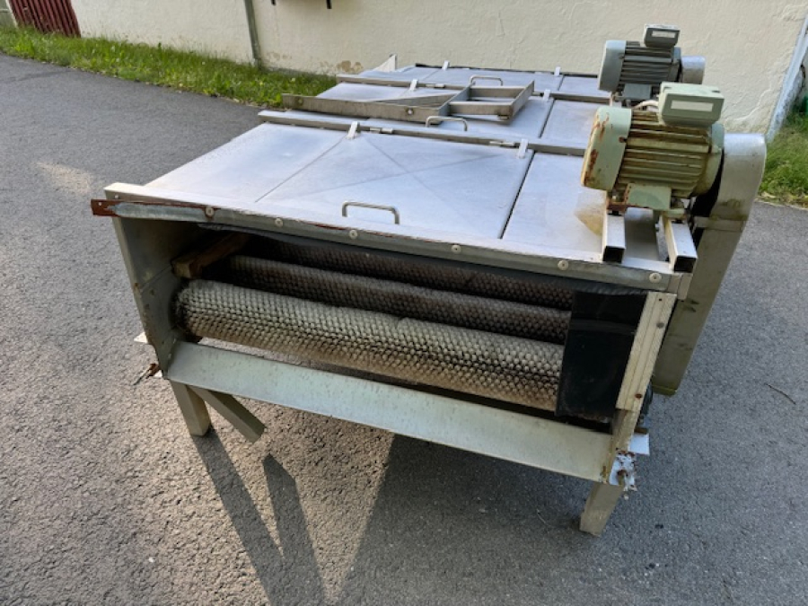 4413 EMVE Bürstenwaschmaschine 1000 mm x 12 Rollen
