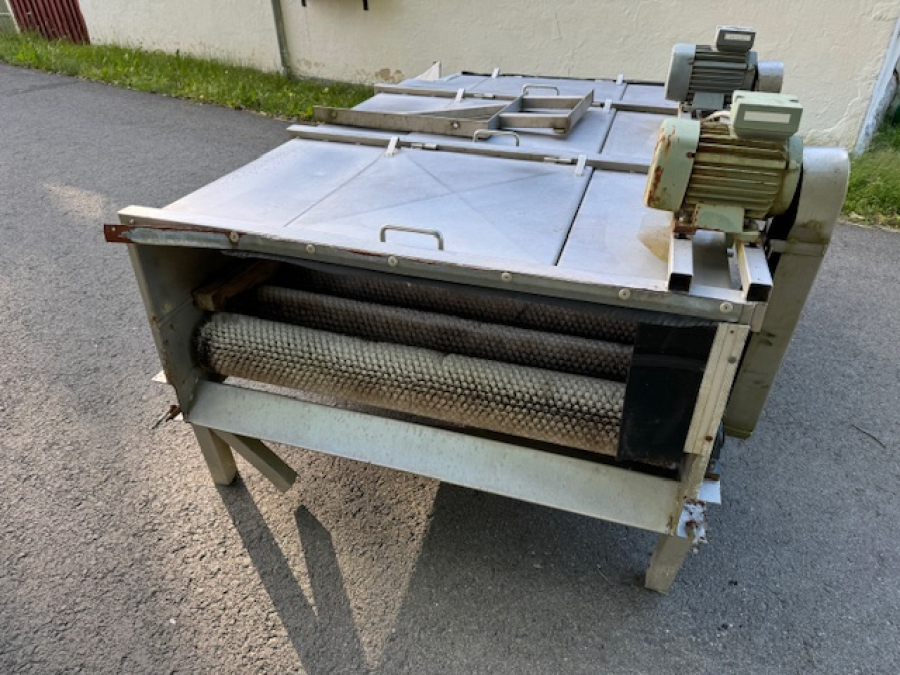 4413 EMVE Bürstenwaschmaschine 1000 mm x 12 Rollen