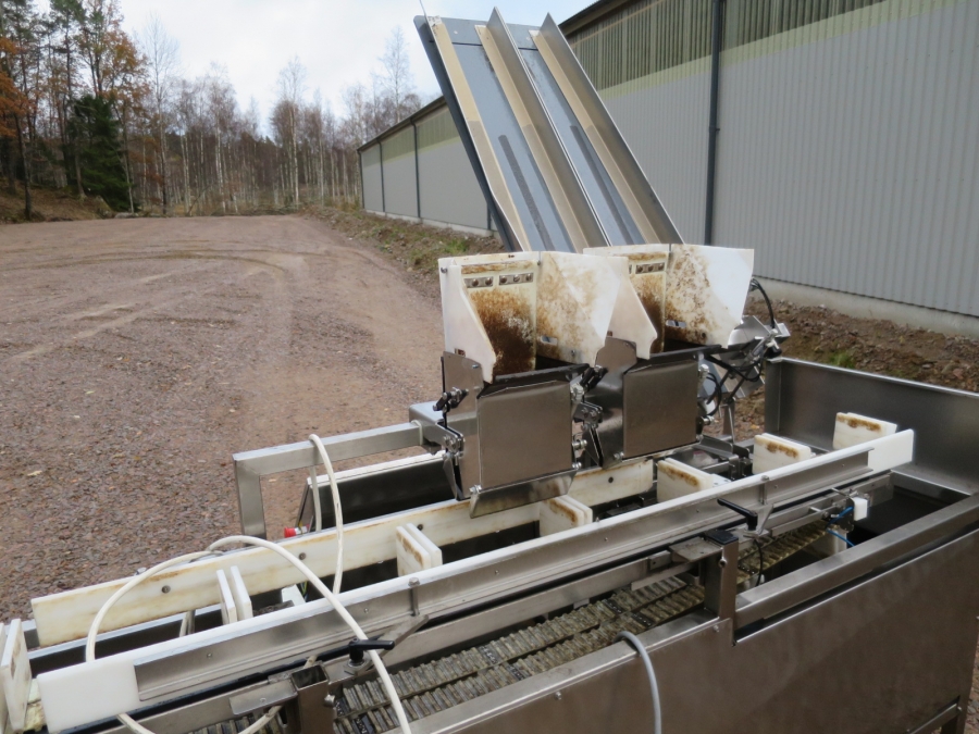 4442 Newtec NBM61F tray feeder