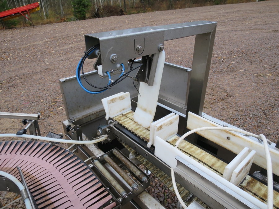 4442 Newtec NBM61F tray feeder