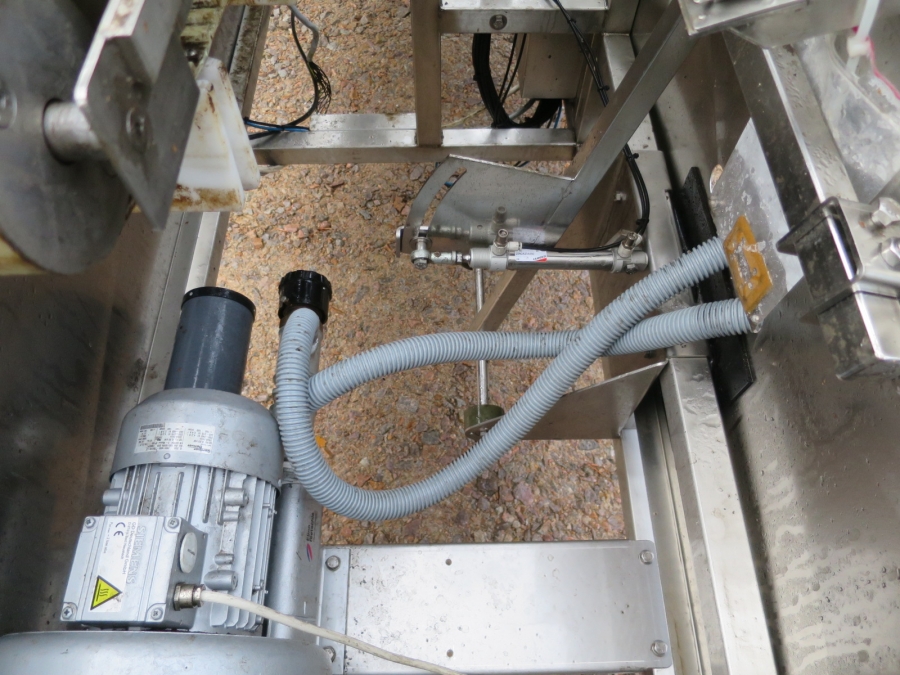 4442 Newtec NBM61F tray feeder