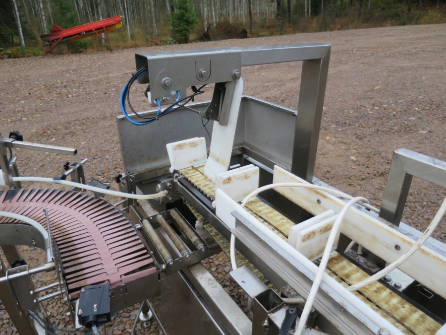 4442 Newtec NBM61F tray feeder