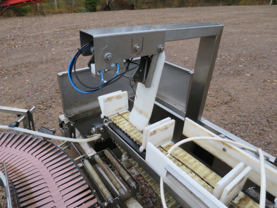 4442 Newtec NBM61F tray feeder