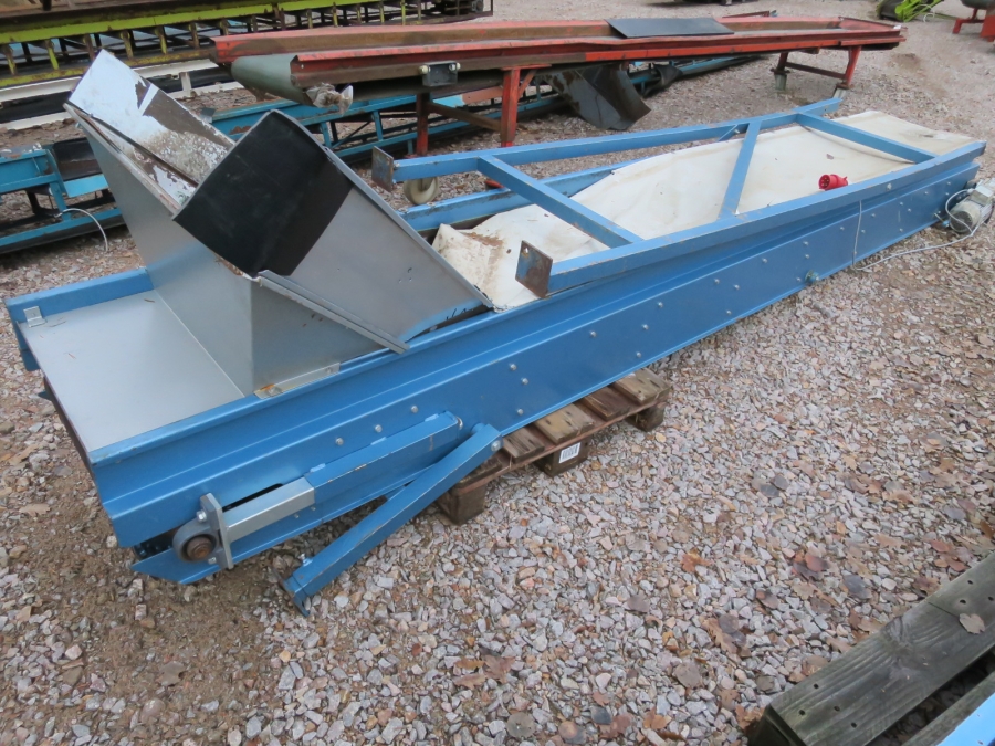 4468 Upmatic feeding conveyor with legs 4400x550 mm