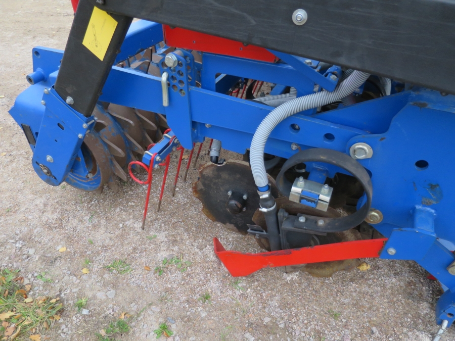 4493 Fiona direct seeding drill 4m XC DC