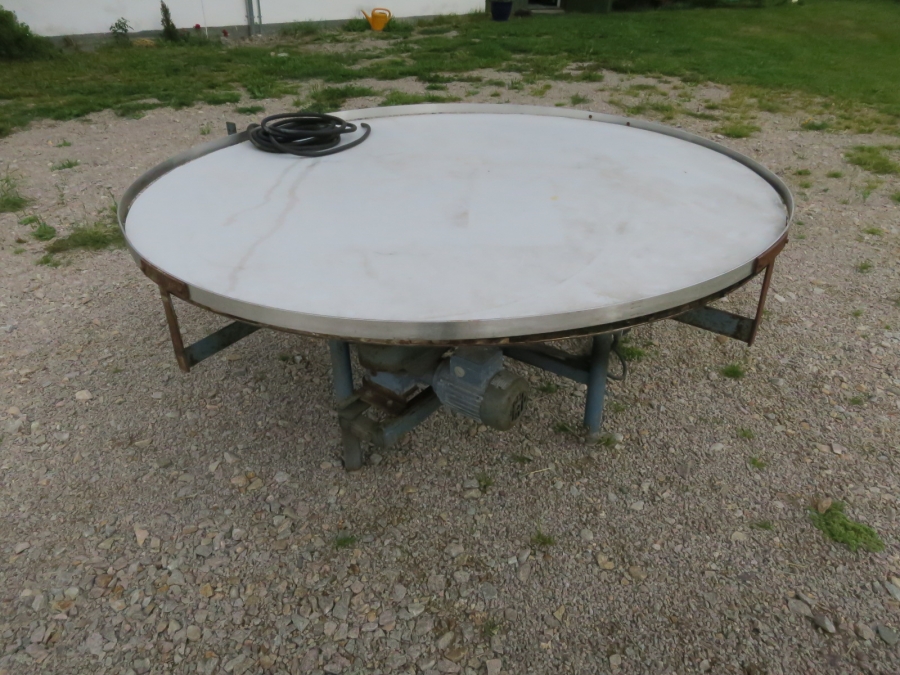 4520 rotating packaging table