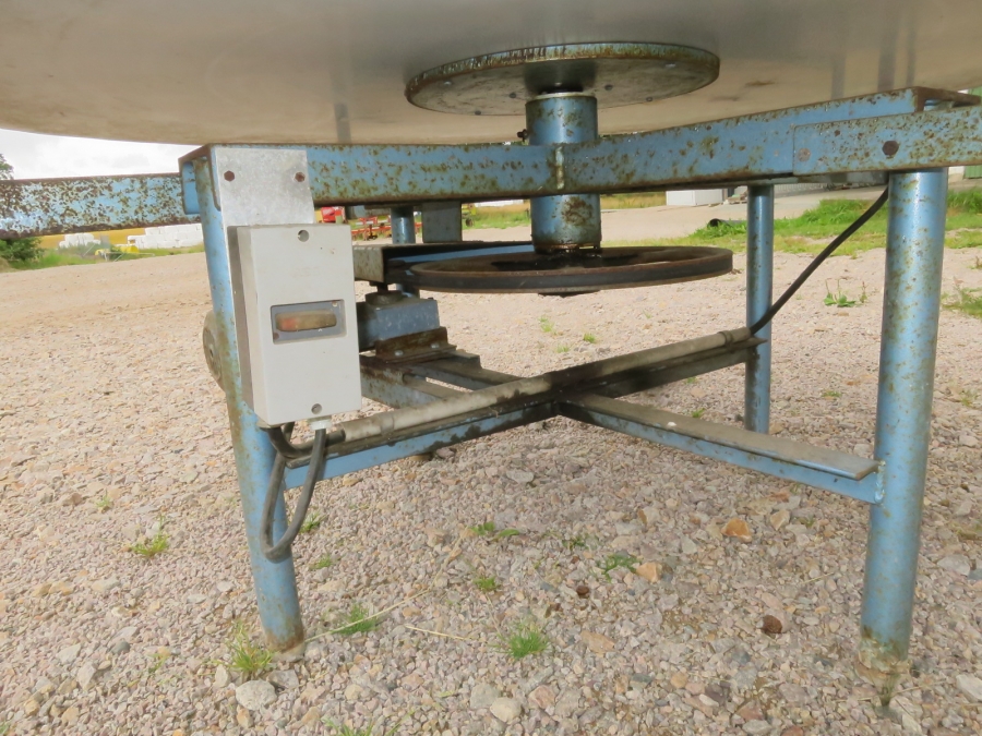 4520 rotating packaging table
