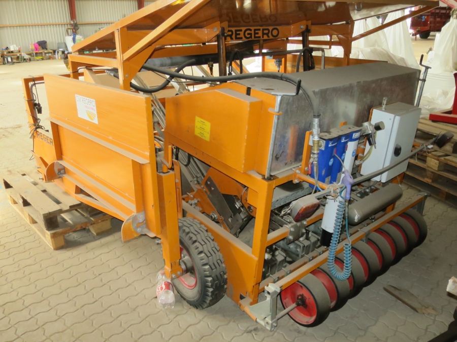 4524 Regero planting machine for plastic
