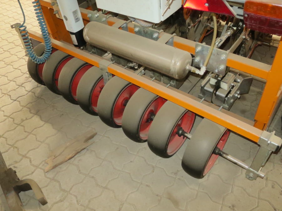 4524 Regero planting machine for plastic